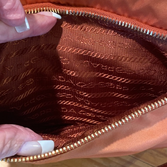 ๐ FABULOUS AUTHENTIC PRADA NYLON CROSSBODY BAGโผ๏ธ - Picture 7 of 17